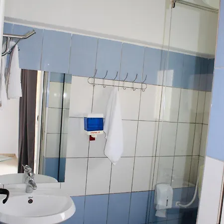 Anora Mare 3*