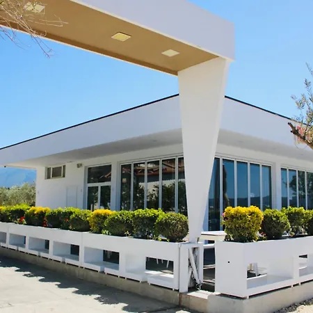 Anora Mare 3*